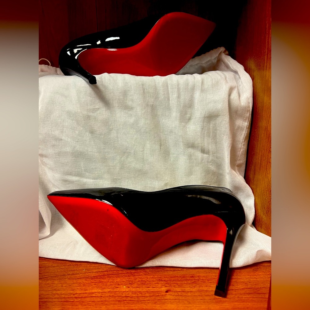 Christian Louboutin black patent pumps. Pointed toe. Kate style 100mm heel